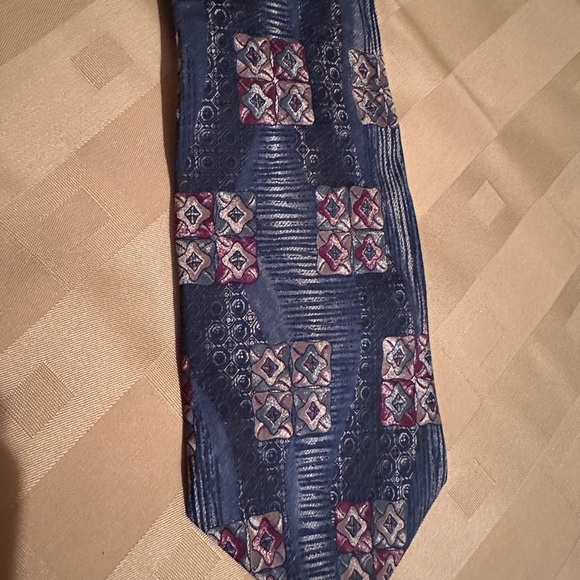 Multi colored Patterned All Silk Tie by Specially Collection - Picture 6 of 7